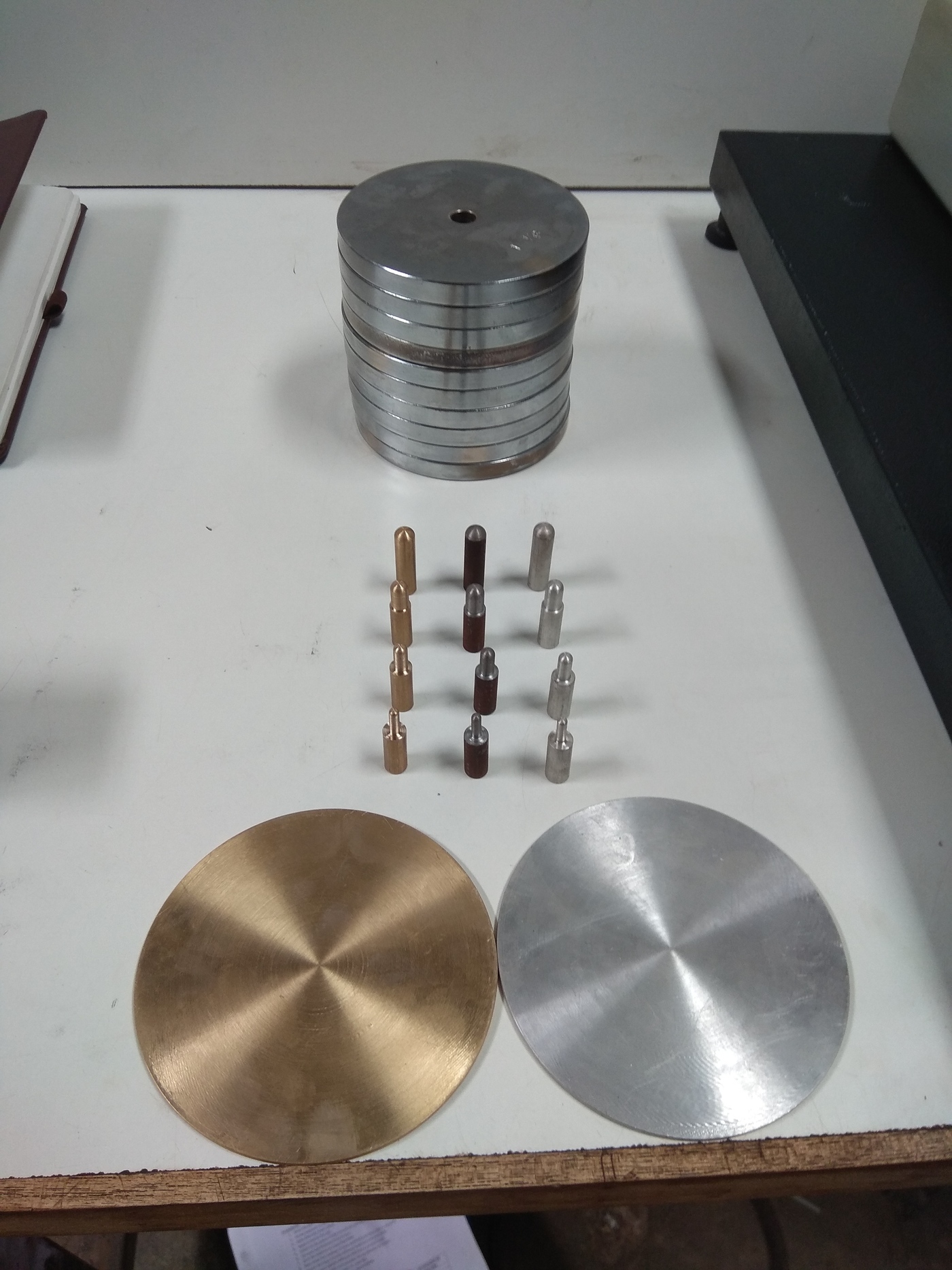 Pin And Disk Wear Test Apparatus