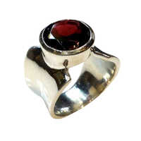 Red Garnet Ring - Shape: Round