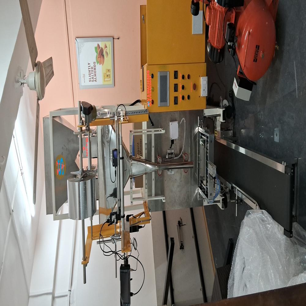 Automatic Granules Pouch Packaging Machine - Capacity: 10g-200g Kg