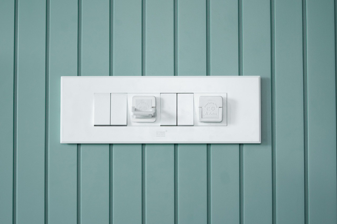 BABY SAFETY ELECTRIC SOCKET PLUG COVER