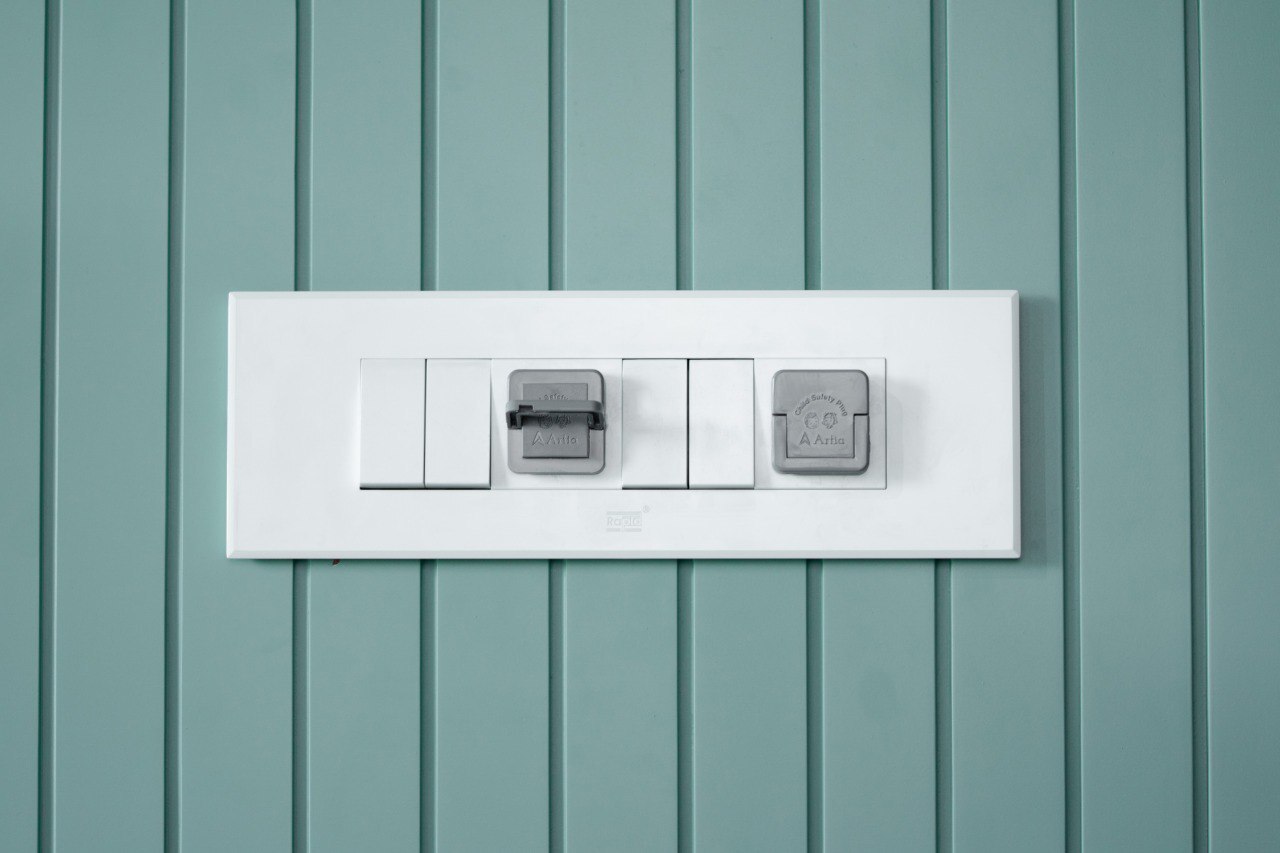 BABY SAFETY ELECTRIC SOCKET PLUG COVER