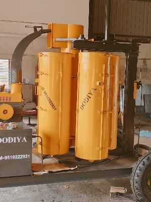 Hydraulic silage packing machine