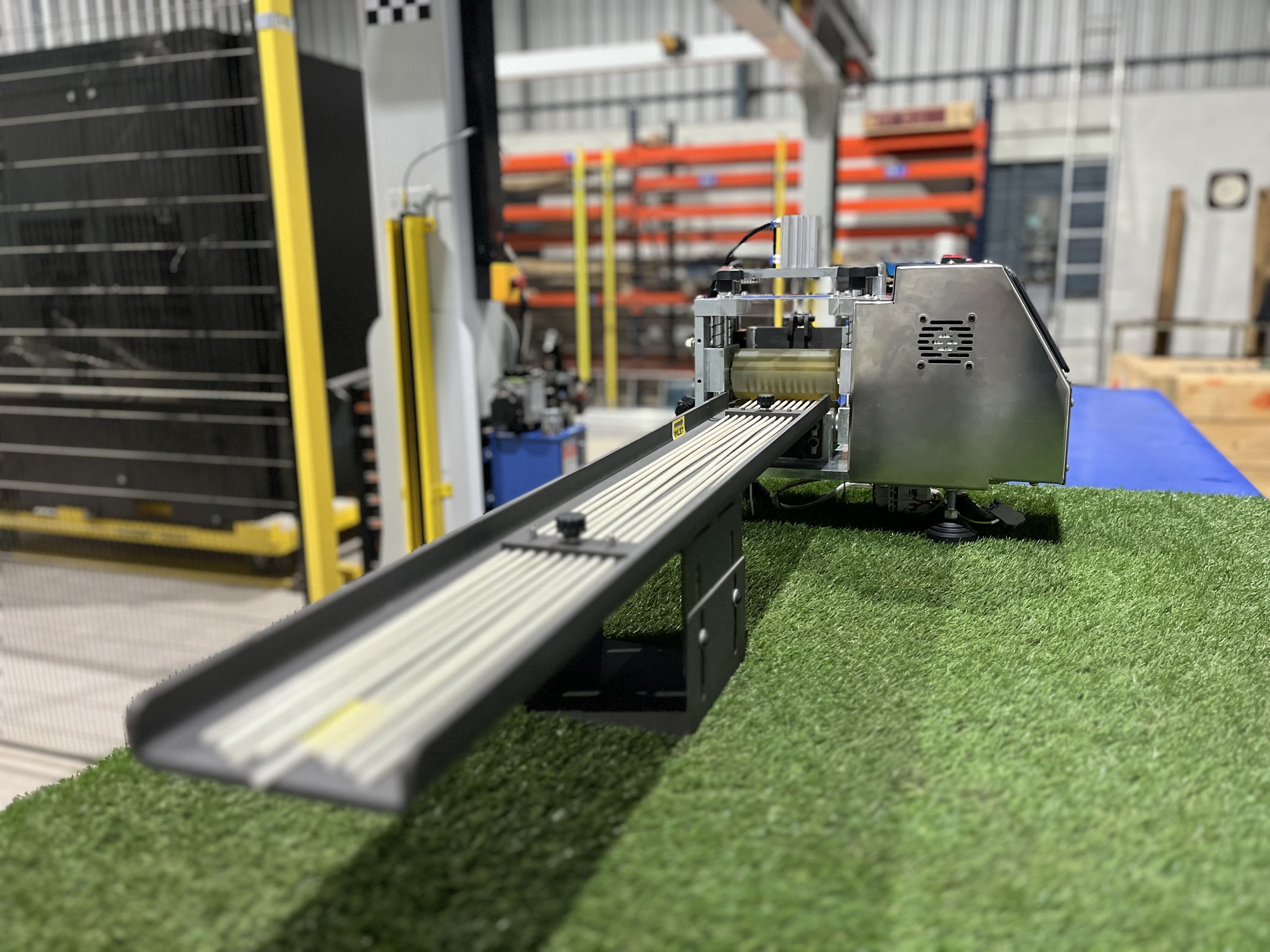 Sleeve cutting machine