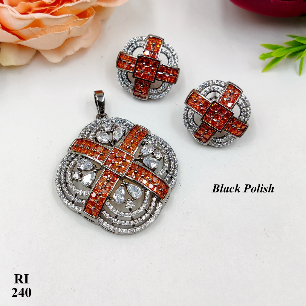 New Invisible Designer Locket Set