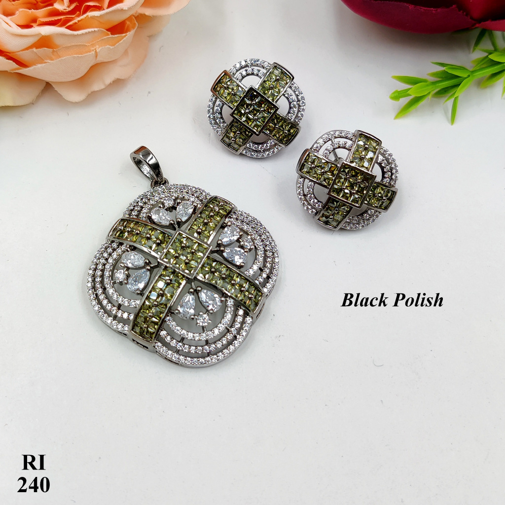 New Invisible Designer Locket Set