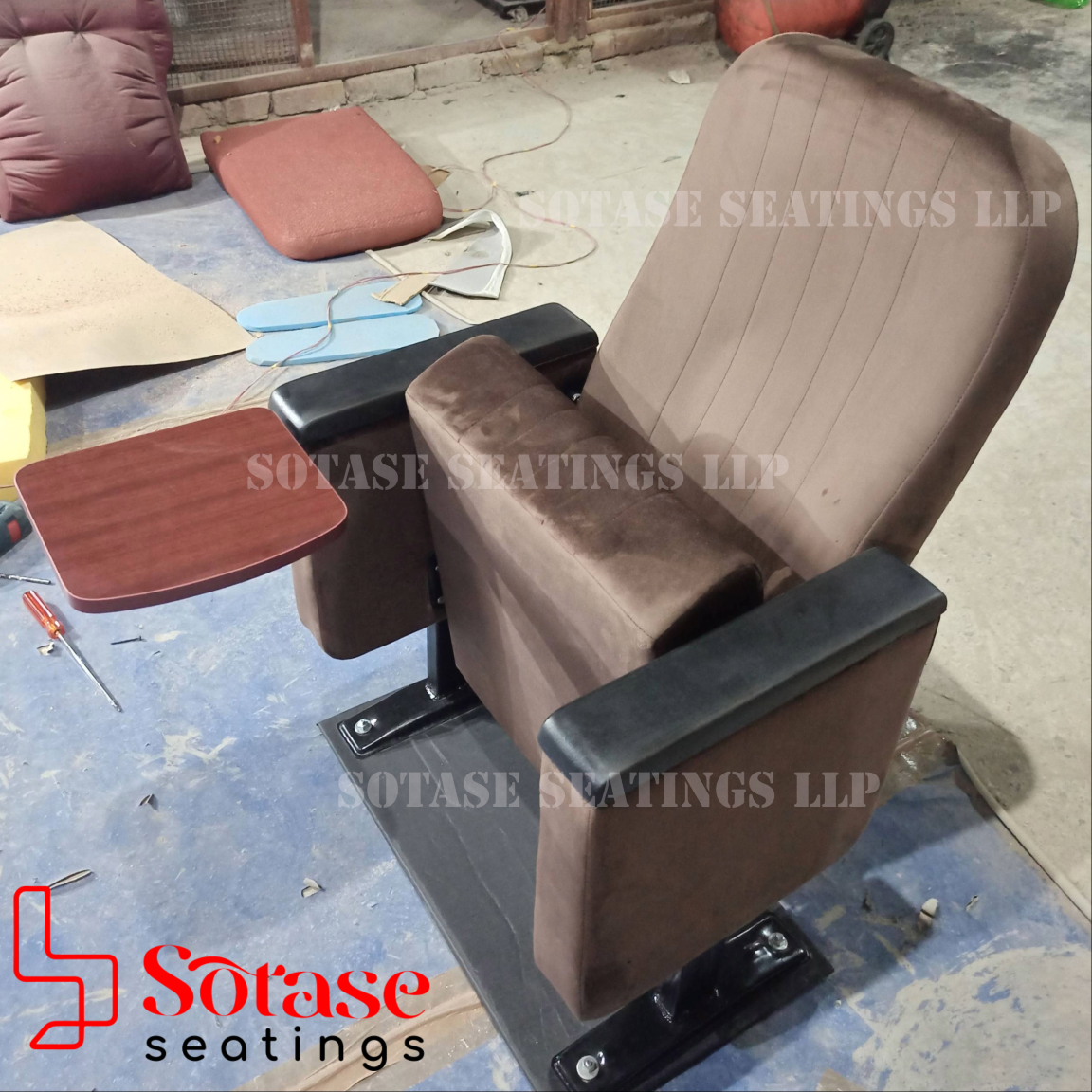 Sotase Auditorium Tip-Chair With Writing Pad