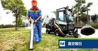 Self Propelled Diesel Operated Road Cleaning Machine