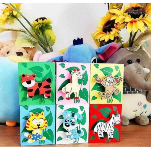 Animal shape pen stand