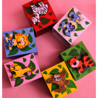 Animal shape pen stand