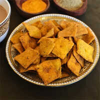 Baked Makai Mathri Masala Flavour (spicy) - Ingredients: Corn Flour Wheat Flour Spices Edible Oil Salt And Water