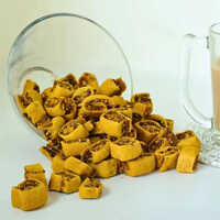 बेक्ड भाकरवाड़ी में प्रोटीन से भरपूर चना आटा होता है।