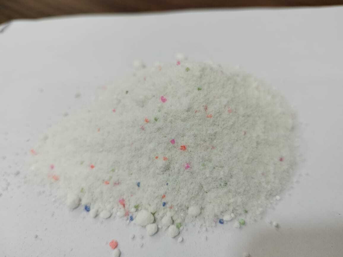 Loose detergent powder