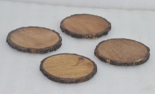 Set Of 4 Wooden Coasters With Bark - Color: Different