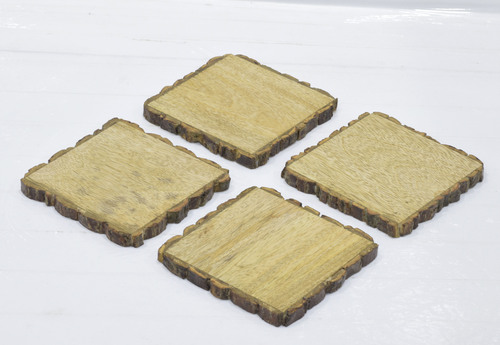 Set of 4 Wooden Coasters With Bark & Natural Finish