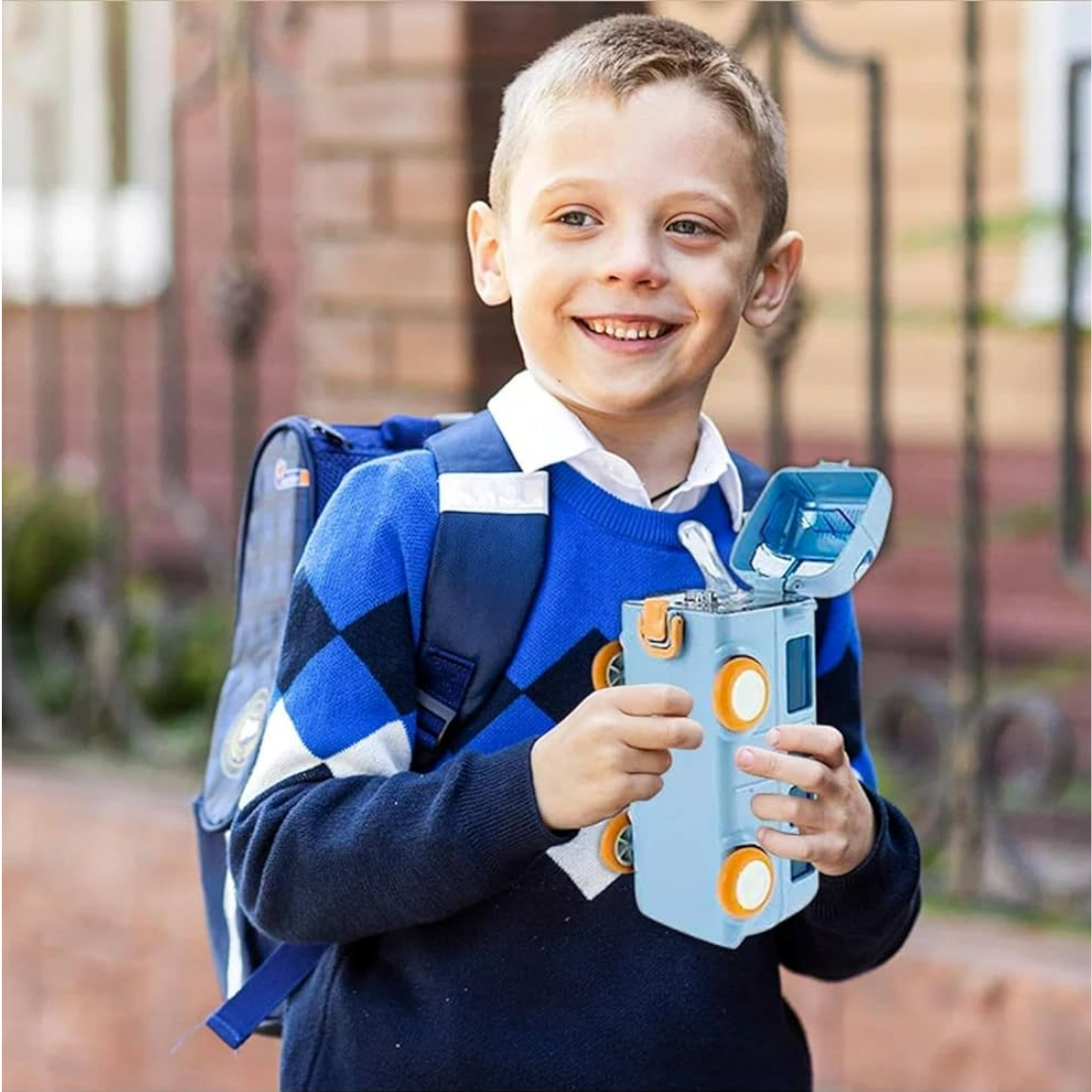 Bus shape sipper bottle