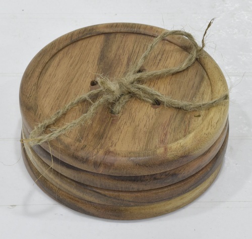 Well Designed wooden Round Set of 4 Coasters