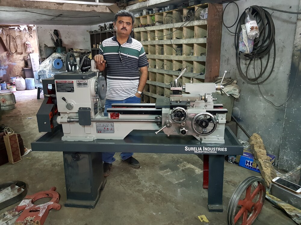 Light Duty Lathe Machine 4.5  feet