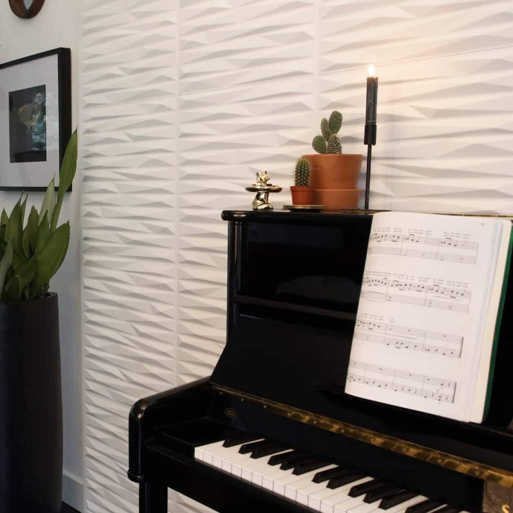 WHITE STRIP PVC PANEL