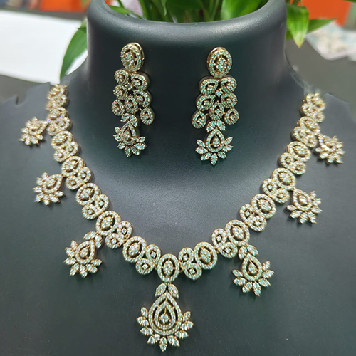 Ladies Stylish Necklace Set