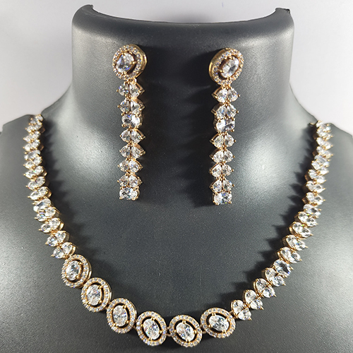 Ladies Modern Necklace Set