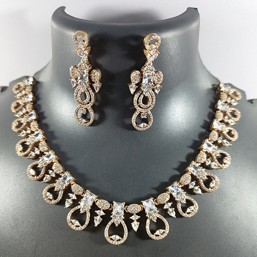 Ladiss Necklace Set