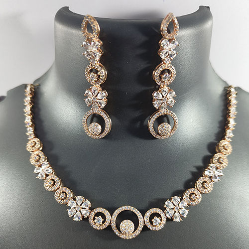 Different Available Modern Artificial Fashion Necklace Set