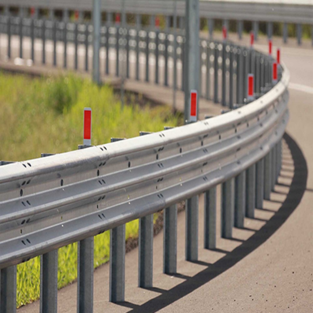 Thrie Beam Crash Barrier