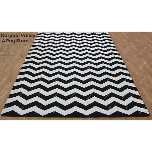 Black And White Zig-Zag Chevron Rug