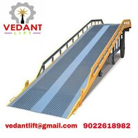 Yard Ramp Mobile Portable Dock Lift - Material: Steel