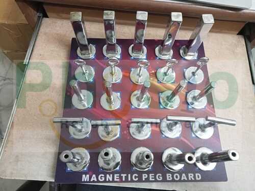 MAGNETIC PEG BOARD (25 METAL PEGS)