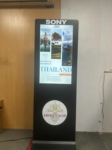 32 Inch Digital Standee