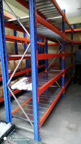 Heavy duty warehouse shelving