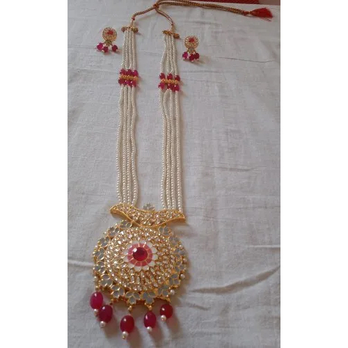 Traditional Pearl Necklace