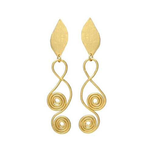 Woman golden dangle earring