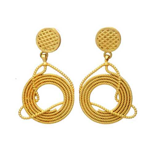 woman stylish rope shape earring