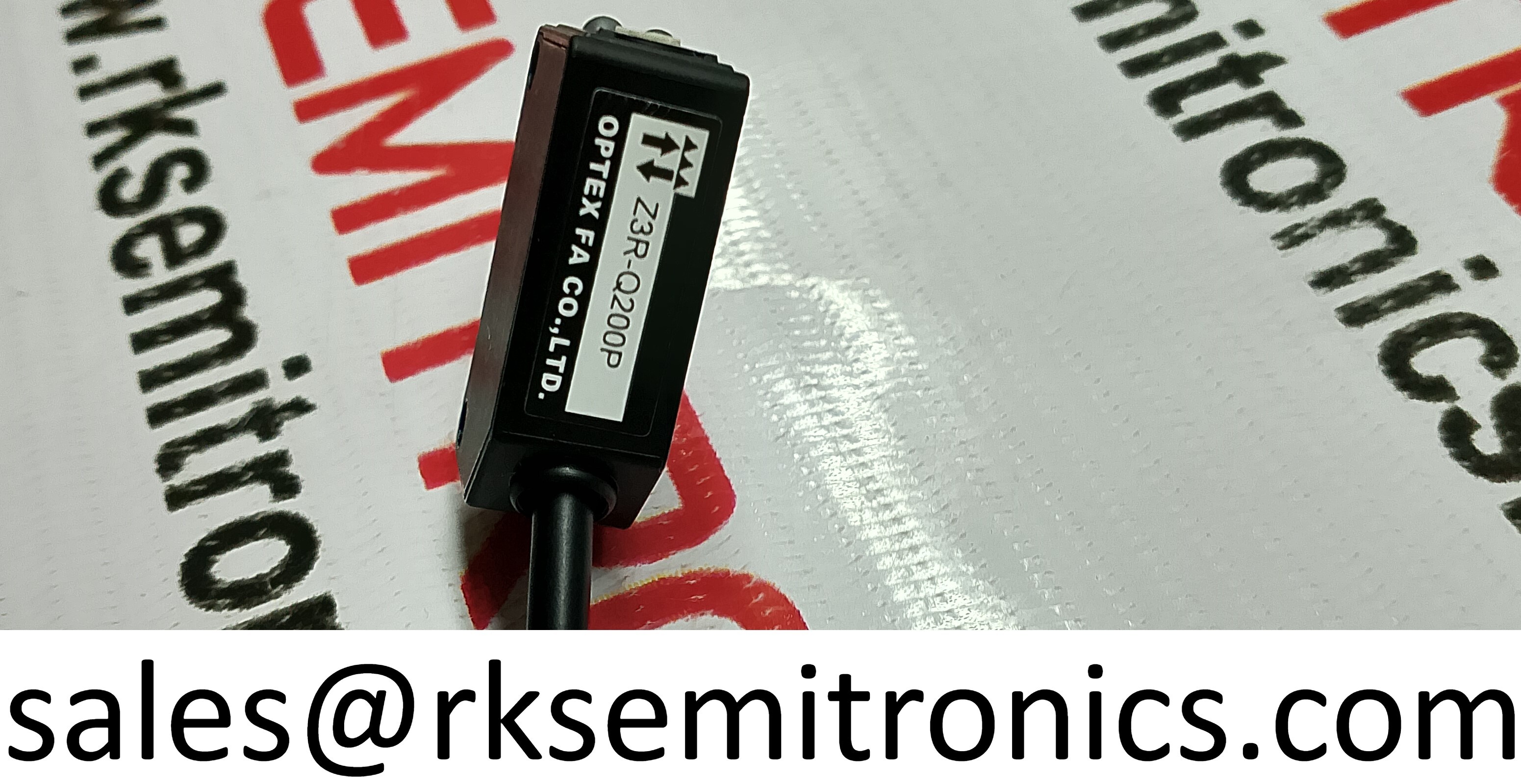 Z3R-Q200P  Red LED Pol Retro