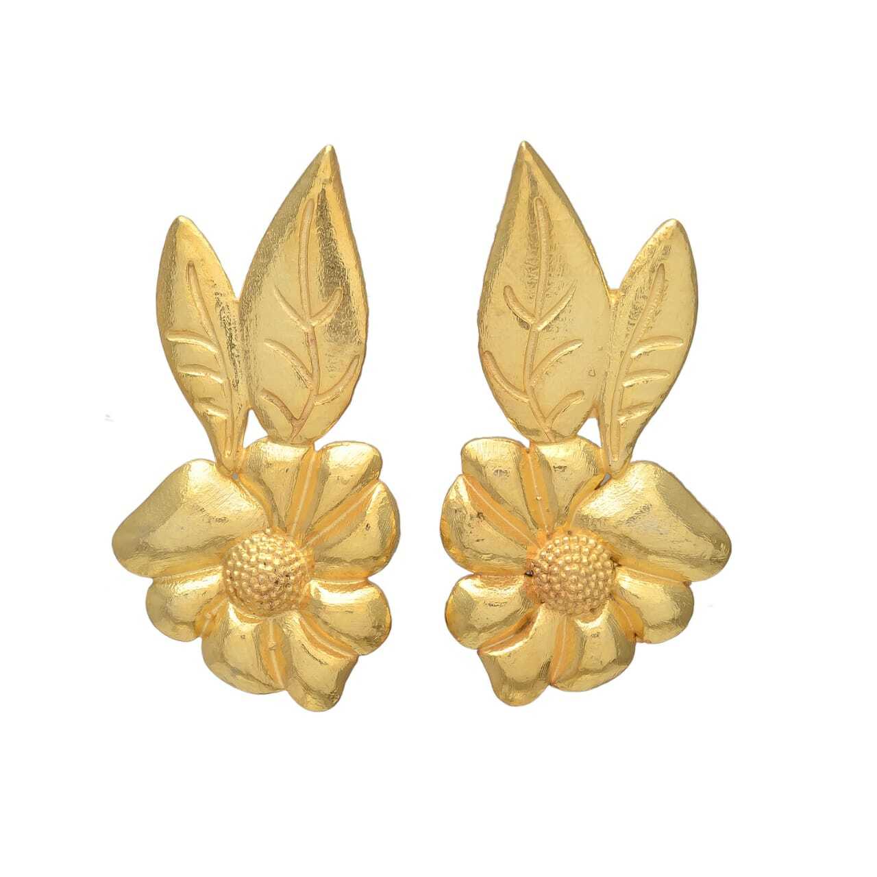 Gold plated flower earring