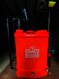 16 Liter Backpack Battery Sprayer For Agriculture 12 V / 12 Amp Battery with 4 nozzle.