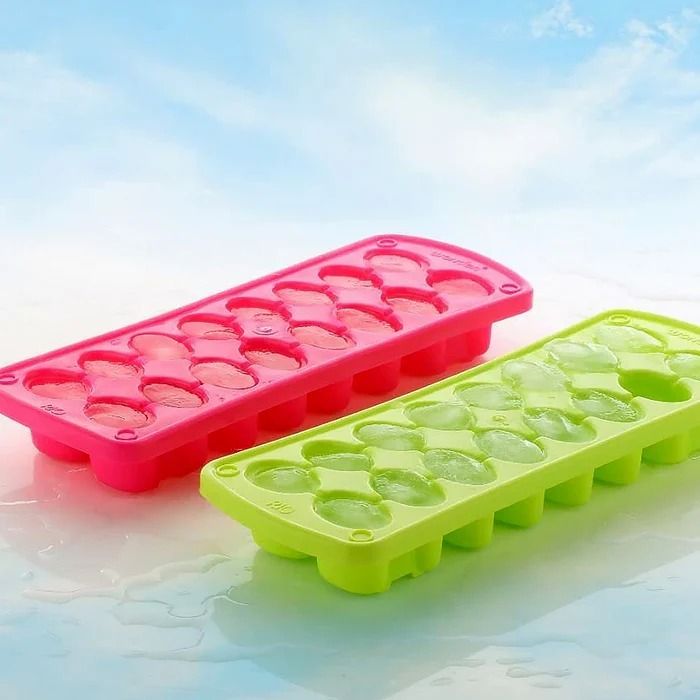 PLASTIC ICE CUBE TRAY 10051