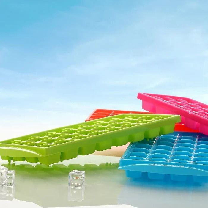 PLASTIC ICE CUBE TRAY 10051