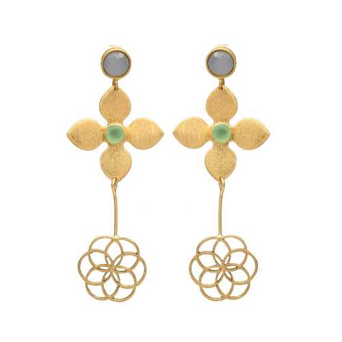 Sparkling Flower Shaped Gold Earrings with Green Gesmtone