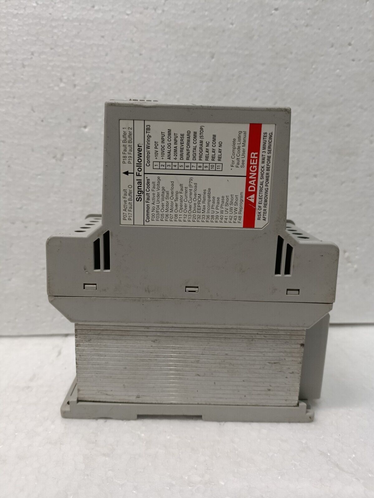 Allenbradley 160-BA06NSF1 Series C 2.2KW 3HP 3PHASE 380-460V 6A 0-240Hz