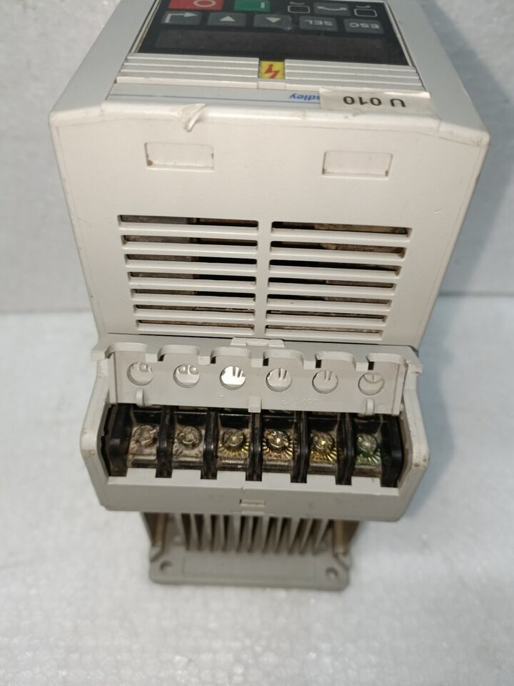 Allenbradley 160-BA06NSF1 Series C 2.2KW 3HP 3PHASE 380-460V 6A 0-240Hz