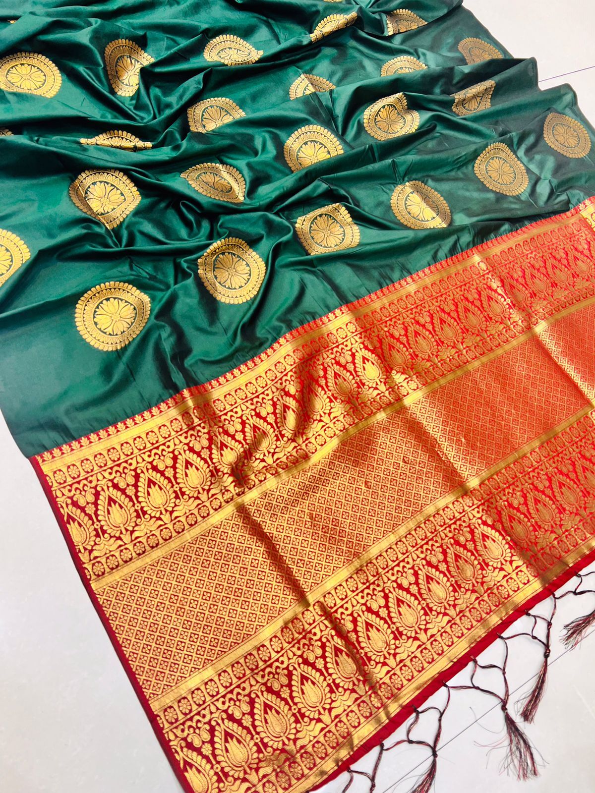 Silk saree with blouse for womens