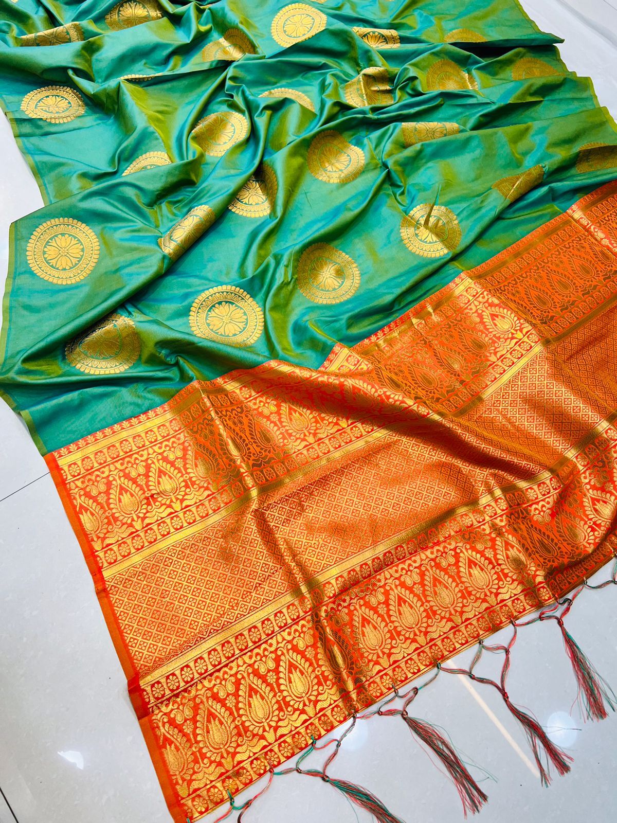 Silk saree with blouse for womens