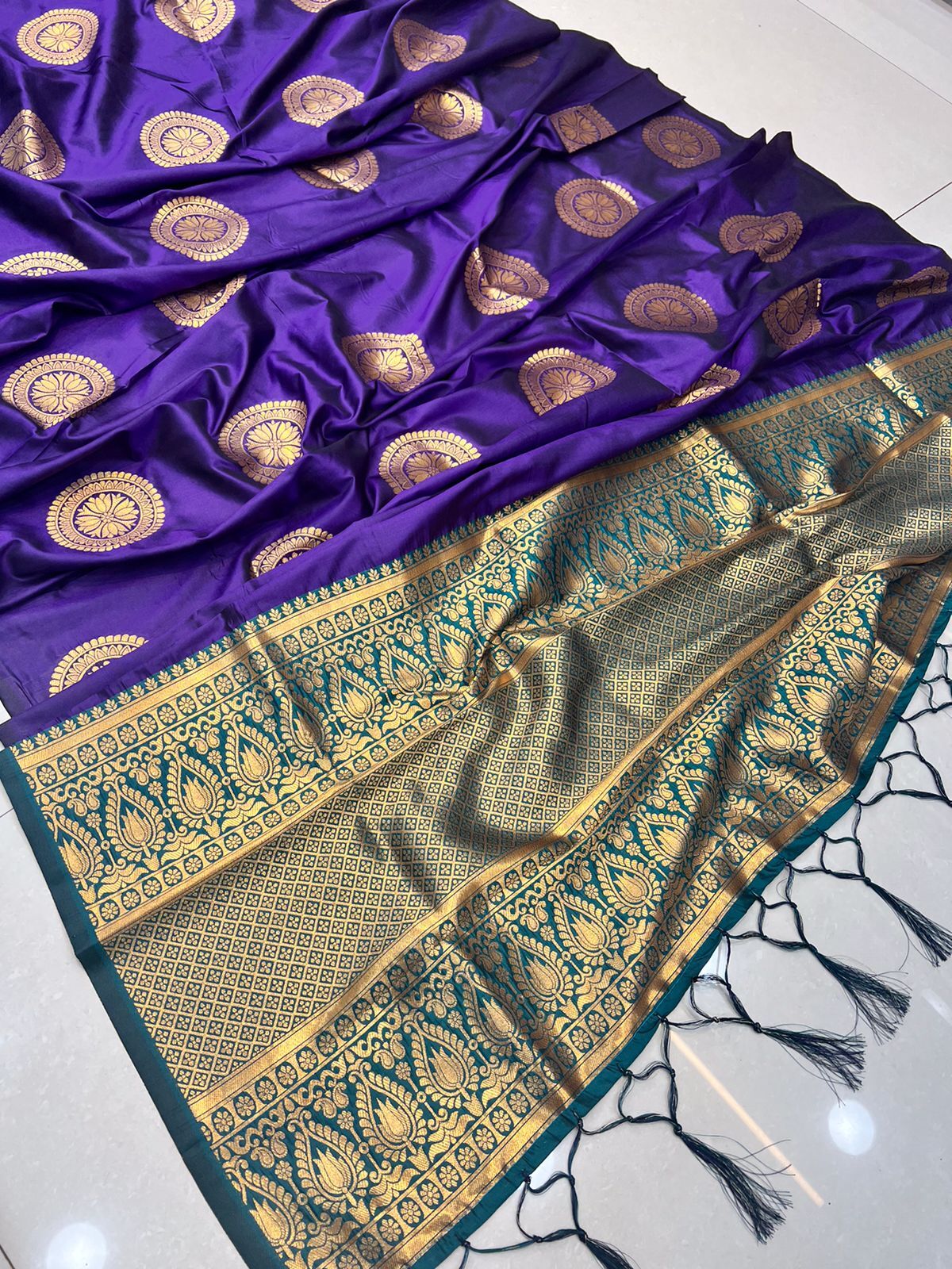 Silk saree with blouse for womens