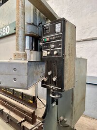 1323 KOMATSU HYDRALIC PRESS BRAKE MACHINE