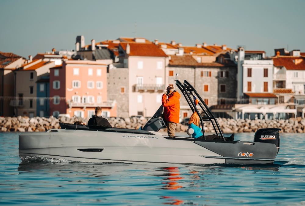 single engine catamaran boats