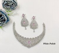 Fashionable Necklace Set