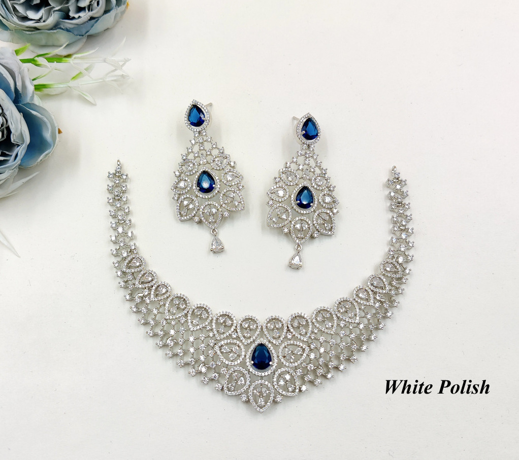 Fashionable Necklace Set